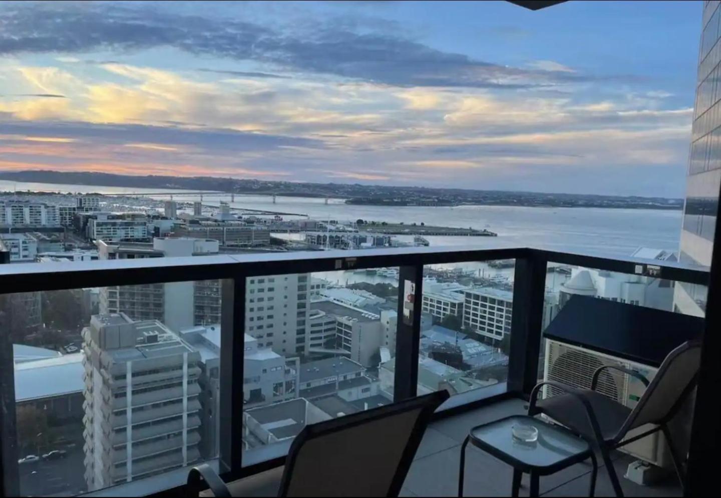 Magnificent Skytower, Sea, Habour View In Cbd Apartment Auckland Exterior photo